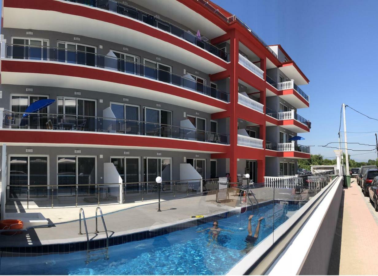 Red Luxury Aqua Aparthotel Paralía Buitenkant foto